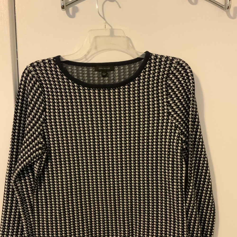 Ann Taylor sweater Size L